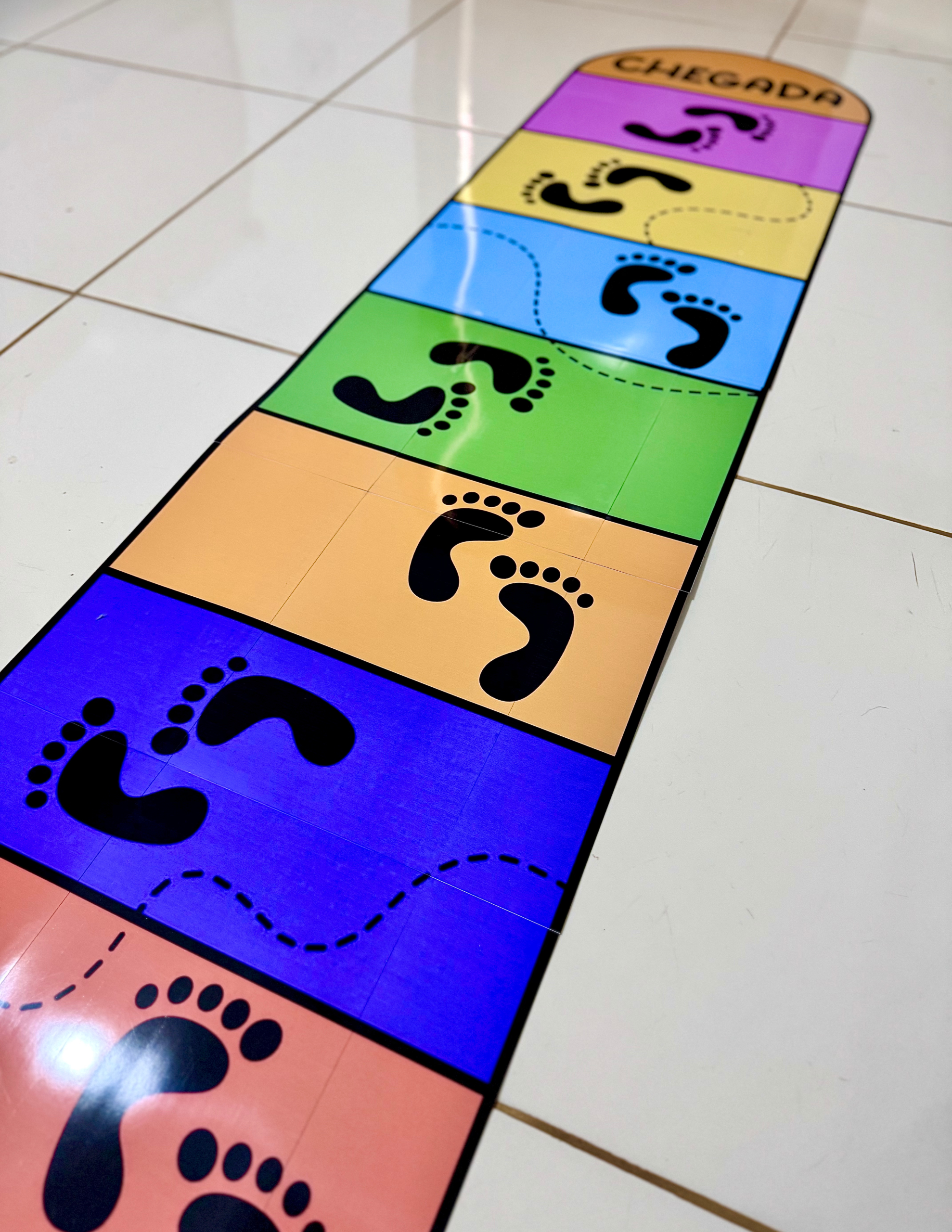 Tapete das Pegadas para trabalhar diversas habilidades com crianças da Educação Infantil.